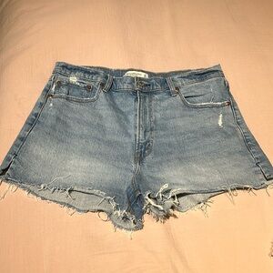 Abercrombie Mom Short High Rise, Size 12